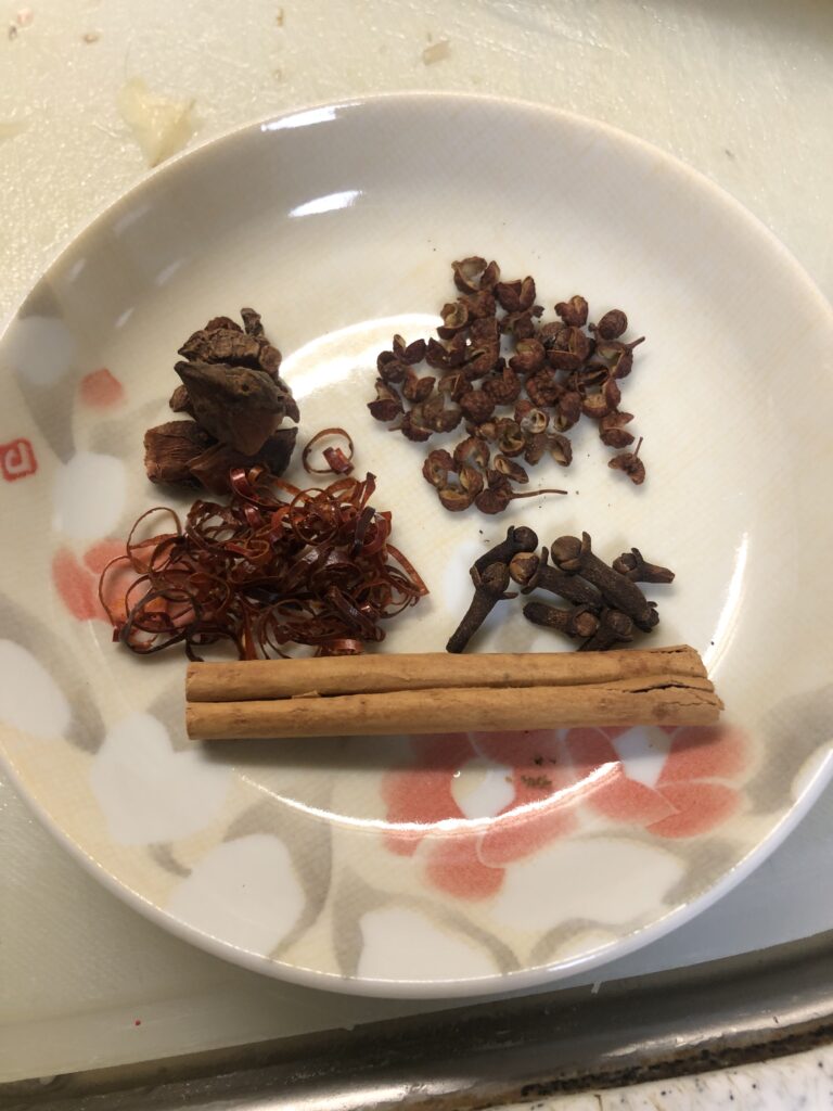 今回使用したスパイス5種の写真