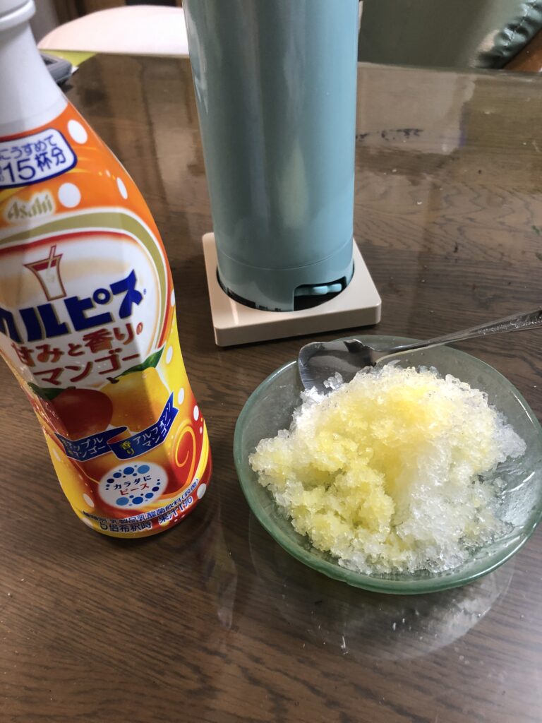 マンゴー味のカルピスをかけて食べてみました